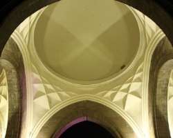 The arc is about 26 meters high while the central dome is about 83 feet high and is 48 feet in diameter. It cost the authorities about 24 lakh rupees 